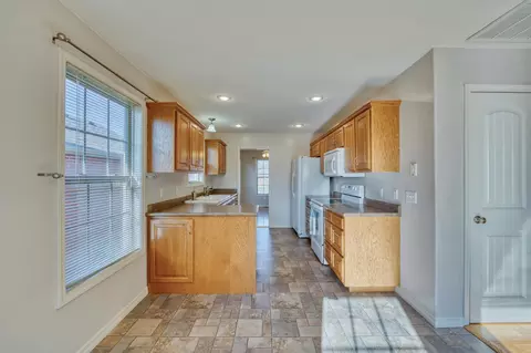 Kitchen - 4232 S Shady Lake Ave, Springfield, MO 65810 photo 5 of 6