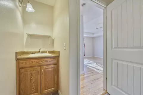 Bath - 4232 S Shady Lake Ave, Springfield, MO 65810 photo 6 of 7