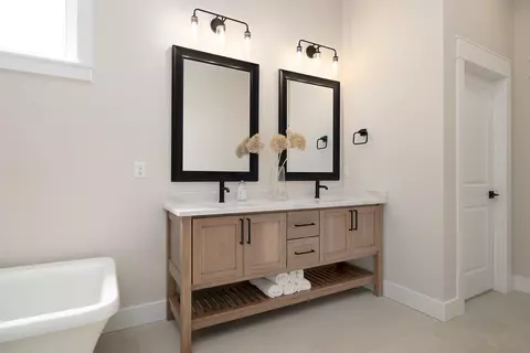 Bath - 5958 S Holland Ave, Springfield, MO 65810 photo 3 of 11