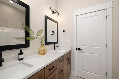 Bath - 5958 S Holland Ave, Springfield, MO 65810 photo 9 of 11