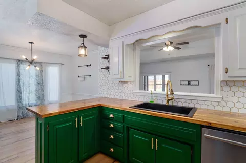 Kitchen - 2006 S Lancaster Ave, Springfield, MO 65807 photo 3 of 6