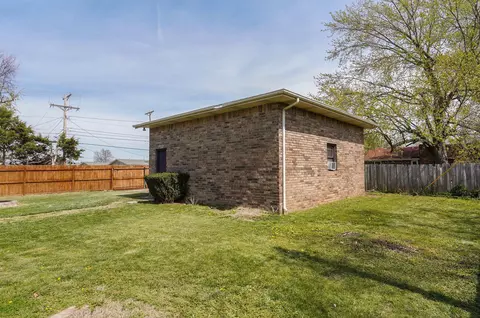 Exterior - 2006 S Lancaster Ave, Springfield, MO 65807 photo 10 of 11