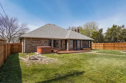 Exterior - 2006 S Lancaster Ave, Springfield, MO 65807 photo 8 of 11