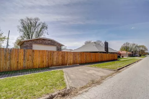 Exterior - 2006 S Lancaster Ave, Springfield, MO 65807 photo 11 of 11