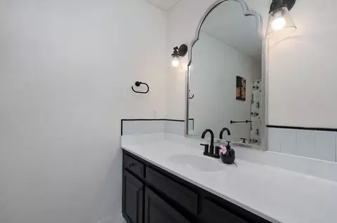 Bath - 2006 S Lancaster Ave, Springfield, MO 65807 photo 5 of 6