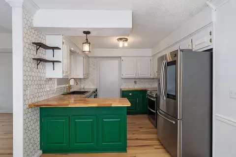 Kitchen - 2006 S Lancaster Ave, Springfield, MO 65807 photo 4 of 6