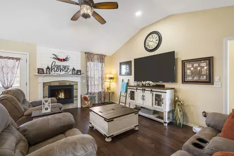Living - 1127 W Mccafferty St, Nixa, MO 65714 photo 2 of 8