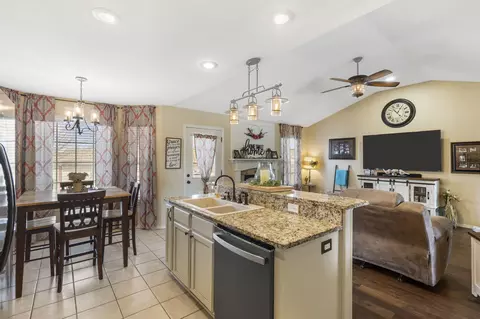 Kitchen - 1127 W Mccafferty St, Nixa, MO 65714 photo 4 of 6
