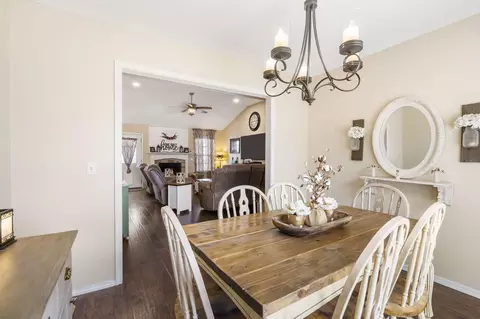 Dining - 1127 W Mccafferty St, Nixa, MO 65714 photo 2 of 4