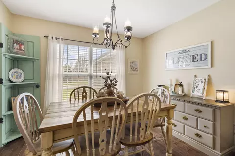 Dining - 1127 W Mccafferty St, Nixa, MO 65714 photo 1 of 4