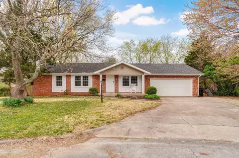 1646 W Berkeley St, Springfield, MO 65807