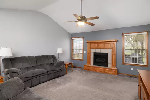 Living - 615 Sarah Ct, Willard, MO 65781 photo 2 of 4