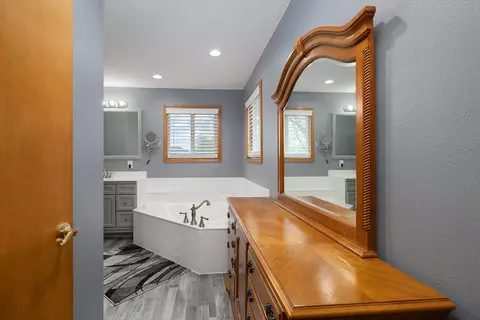 Bath - 615 Sarah Ct, Willard, MO 65781 photo 2 of 6