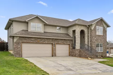 611 E Sugar Mill Ct, Ozark, MO 65721 photo 2