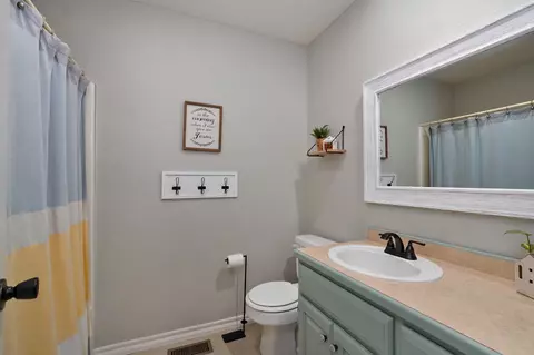 Bath - 5520 N 12th Ave, Ozark, MO 65721 photo 2 of 3