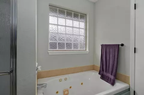 Bath - 5520 N 12th Ave, Ozark, MO 65721 photo 3 of 3
