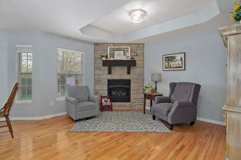 Living - 5520 N 12th Ave, Ozark, MO 65721 photo 4 of 4