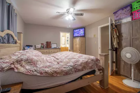 Bedroom - 2318 S Linden Ave, Springfield, MO 65804 photo 4 of 9