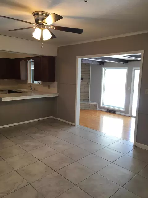 Kitchen - 2318 S Linden Ave, Springfield, MO 65804 photo 2 of 4