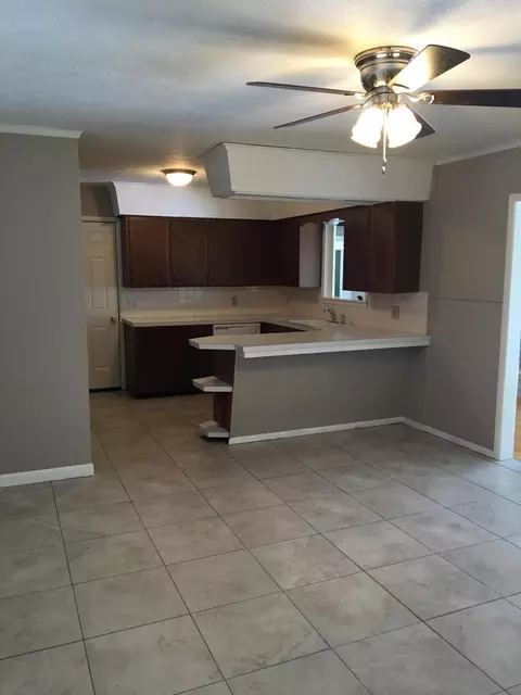 Kitchen - 2318 S Linden Ave, Springfield, MO 65804 photo 1 of 4