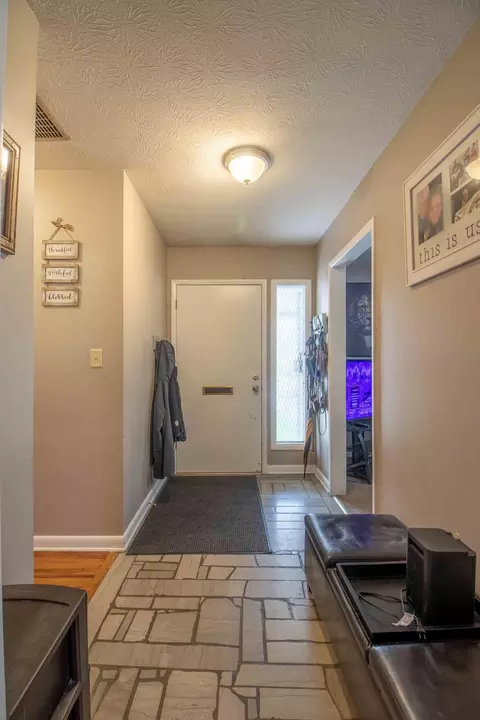 Entry Way - 2318 S Linden Ave, Springfield, MO 65804 photo 1 of 6