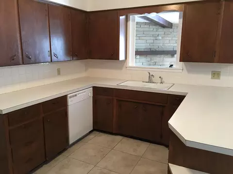 Kitchen - 2318 S Linden Ave, Springfield, MO 65804 photo 4 of 4