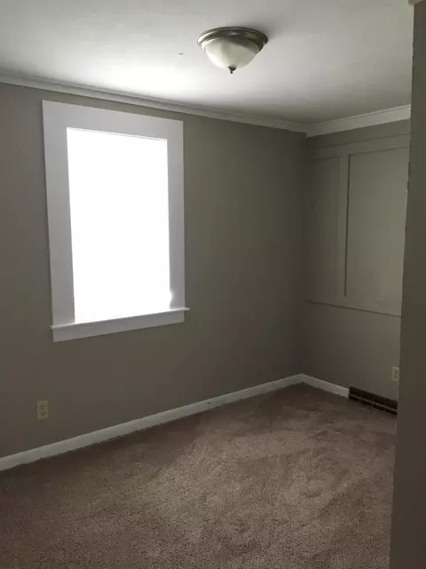 Bedroom - 2318 S Linden Ave, Springfield, MO 65804 photo 6 of 9