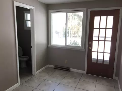 Entry Way - 2318 S Linden Ave, Springfield, MO 65804 photo 3 of 6