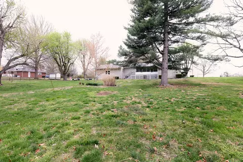 940 N Pine St, Marshfield, MO 65706 photo 18