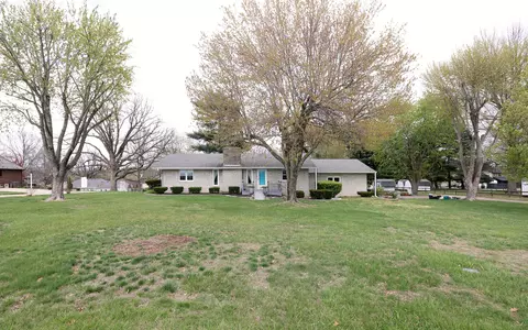 940 N Pine St, Marshfield, MO 65706 photo 2