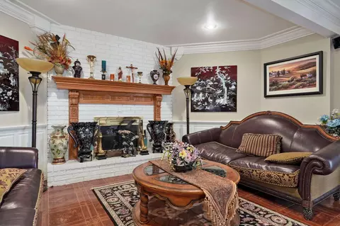 Living - 3870 E Pond Apple Dr, Springfield, MO 65809 photo 11 of 12