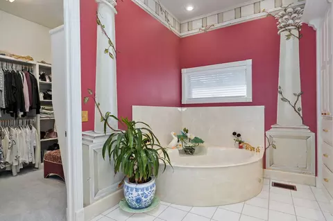 Bath - 3870 E Pond Apple Dr, Springfield, MO 65809 photo 3 of 8