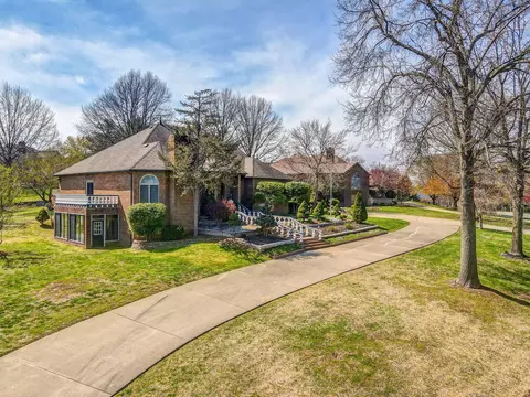 Exterior - 3870 E Pond Apple Dr, Springfield, MO 65809 photo 3 of 18