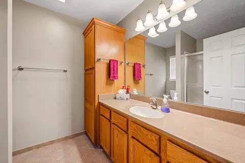 Bath - 5102 N Graybrooke Dr, Ozark, MO 65721 photo 2 of 4