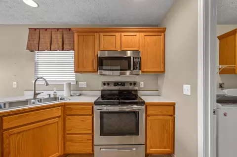 Kitchen - 5102 N Graybrooke Dr, Ozark, MO 65721 photo 4 of 5