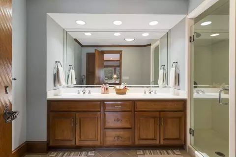Bath - 327 Valencia Rd #3 & 4, Branson, MO 65616 photo 2 of 5