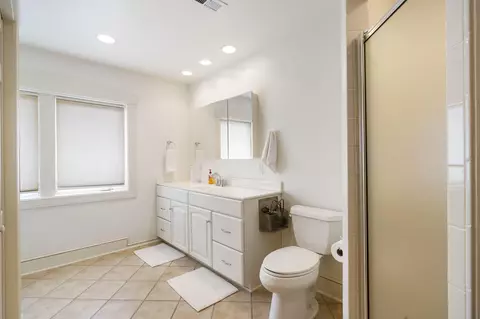 Bath - 327 Valencia Rd #3 & 4, Branson, MO 65616 photo 4 of 5