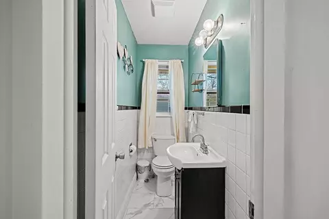 Bath - 2165 E Langston St, Springfield, MO 65804 photo 4 of 5