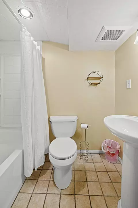 Bath - 2165 E Langston St, Springfield, MO 65804 photo 5 of 5