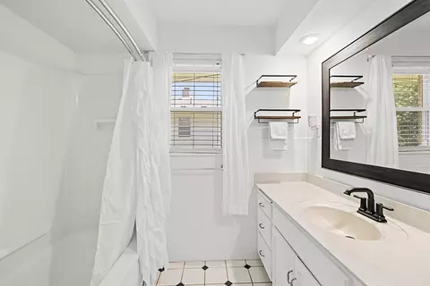 Bath - 2165 E Langston St, Springfield, MO 65804 photo 3 of 5