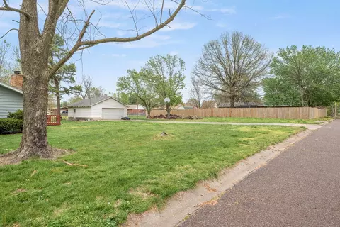 Exterior - 1205 13th Street St, Monett, MO 65708 photo 3 of 8