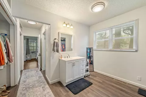Bath - 1205 13th Street St, Monett, MO 65708 photo 2 of 3