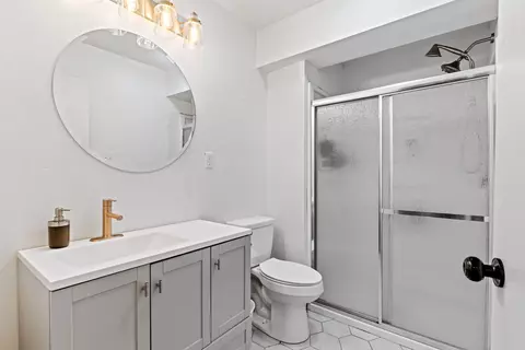 Bath - 851 Carob Rd, Clever, MO 65631 photo 3 of 4