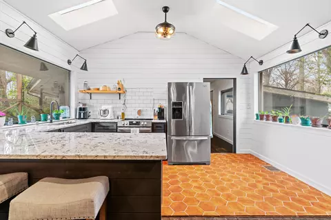 Kitchen - 851 Carob Rd, Clever, MO 65631 photo 2 of 4