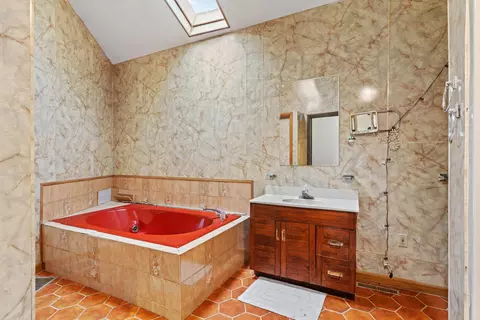 Bath - 851 Carob Rd, Clever, MO 65631 photo 1 of 4