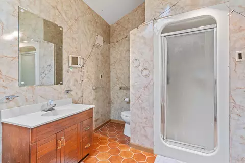 Bath - 851 Carob Rd, Clever, MO 65631 photo 2 of 4