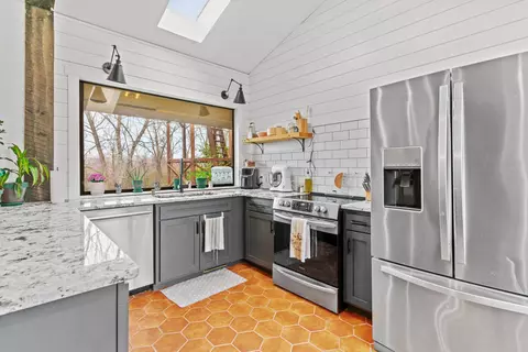 Kitchen - 851 Carob Rd, Clever, MO 65631 photo 4 of 4