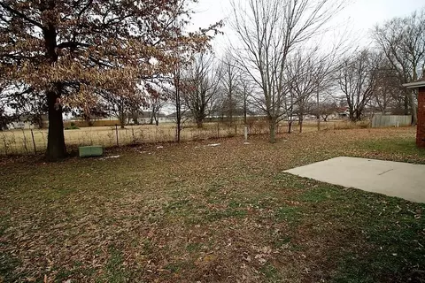 647 S Hazelnut Ave, Springfield, MO 65802 photo 2