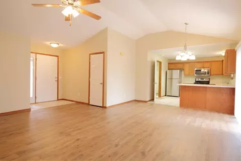647 S Hazelnut Ave, Springfield, MO 65802 photo 3