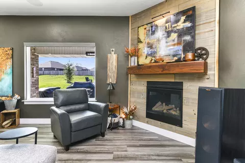 Living - 4336 E Hidden Oak Ct, Springfield, MO 65802 photo 4 of 5